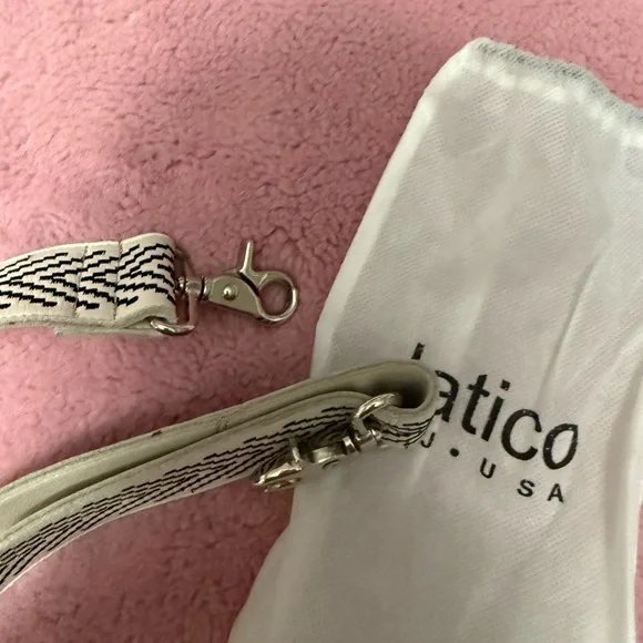 Latico Leather Bowie Cream and Black Patterned Adjustable Guitar Strap - Picture 4 of 6